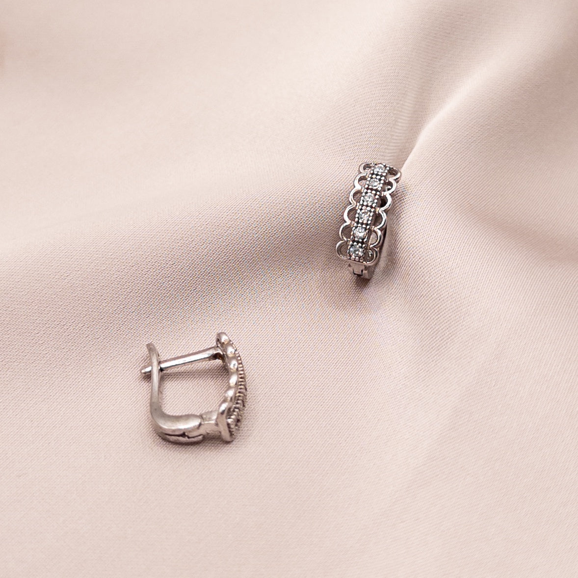 Серьги из серебра с цирконом