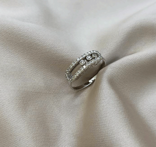 White gold ring with cubic zirconia