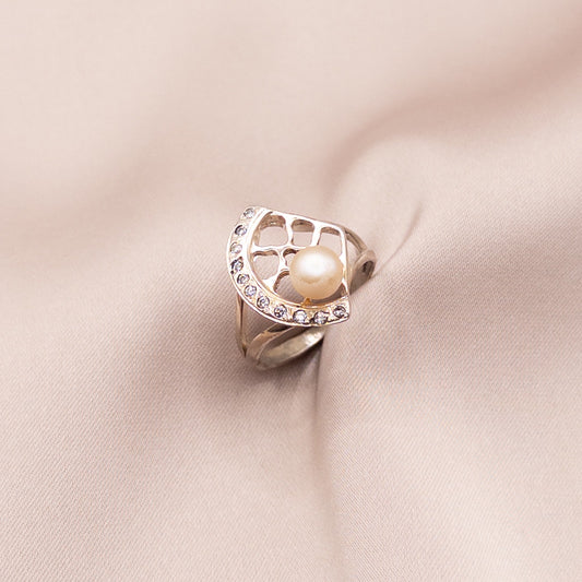 Sterling silver ring with cubic zirconia and pearl