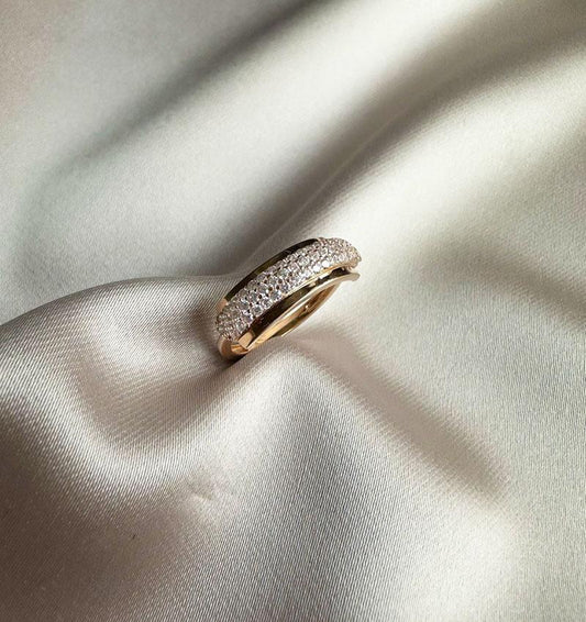 Rose gold ring with zircon