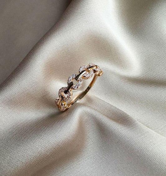 Rose gold ring with zircon