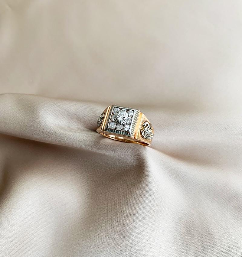 Rose gold ring with zircon