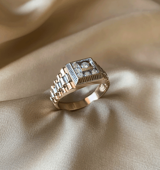 Rose gold ring with cubic zirconia