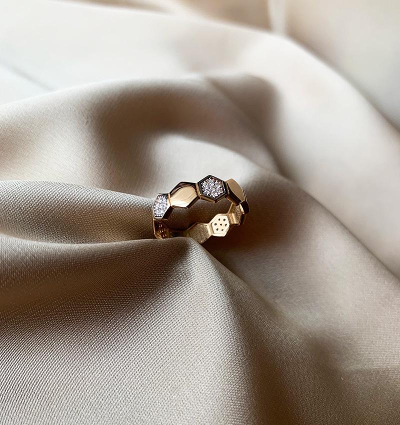 Rose gold ring with zircon
