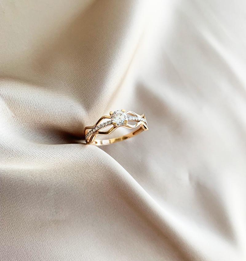 Помолвочное кольцо из розового золота