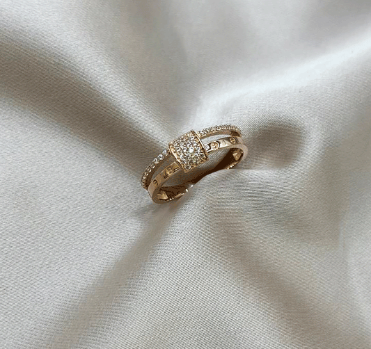 Rose gold ring with cubic zirconia