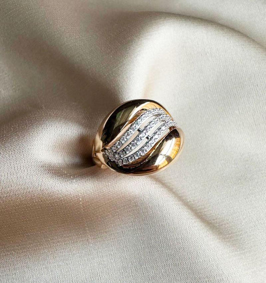 Rose gold ring with zircon