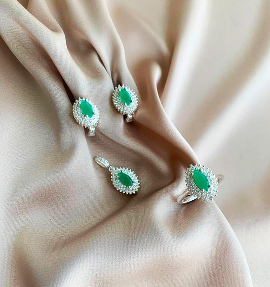 Сет из серебра с цирконом и изумрудом