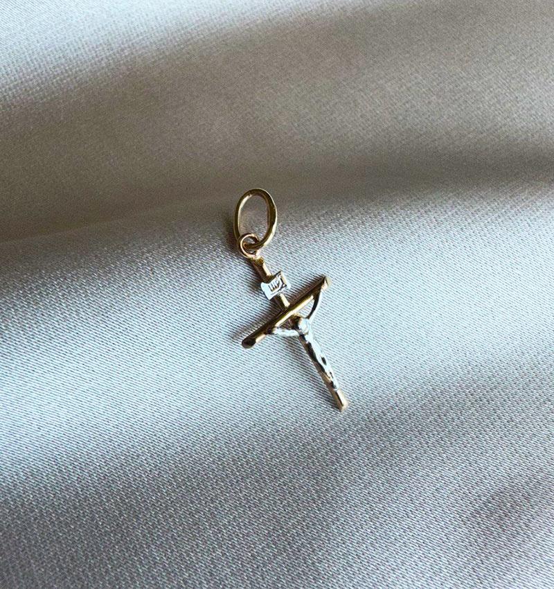 Крестик из розового золота