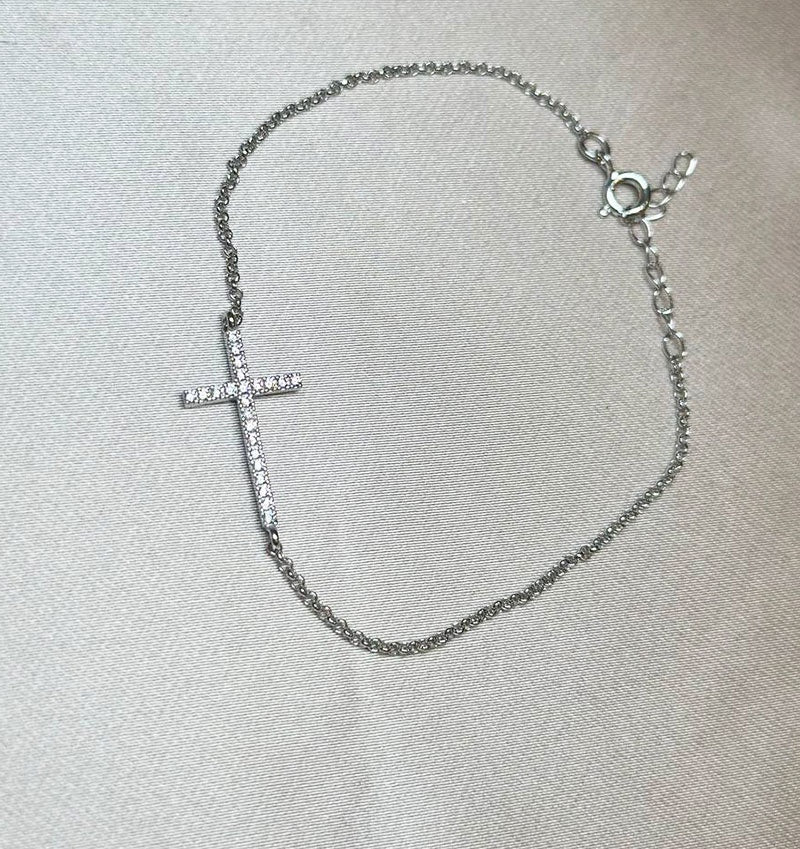 Silver bracelet with zircon