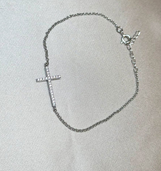 Silver bracelet with zircon