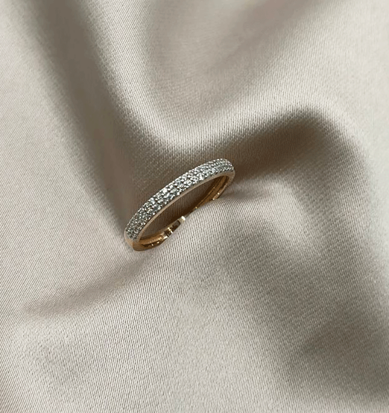 Rose gold ring with zircon