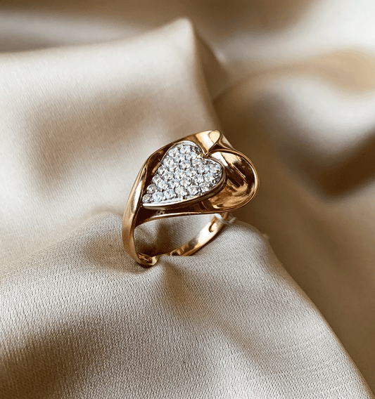 Rose gold ring with zircon