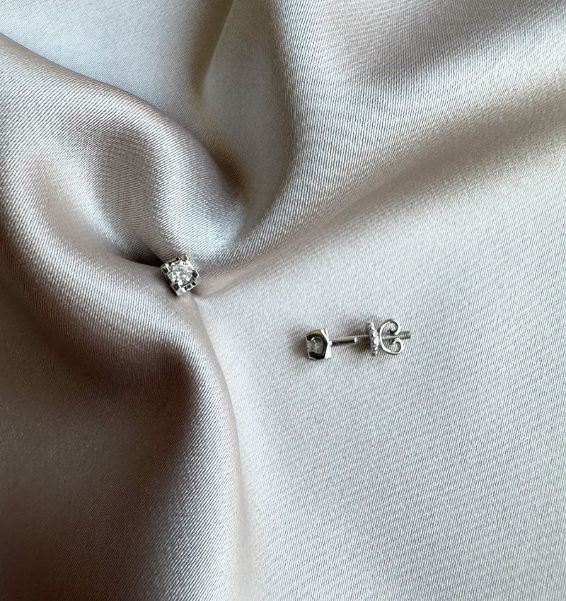 Cercei din aur alb cu diamant de 0,17ct