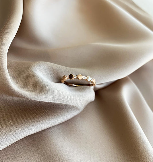 Rose gold ring with zircon