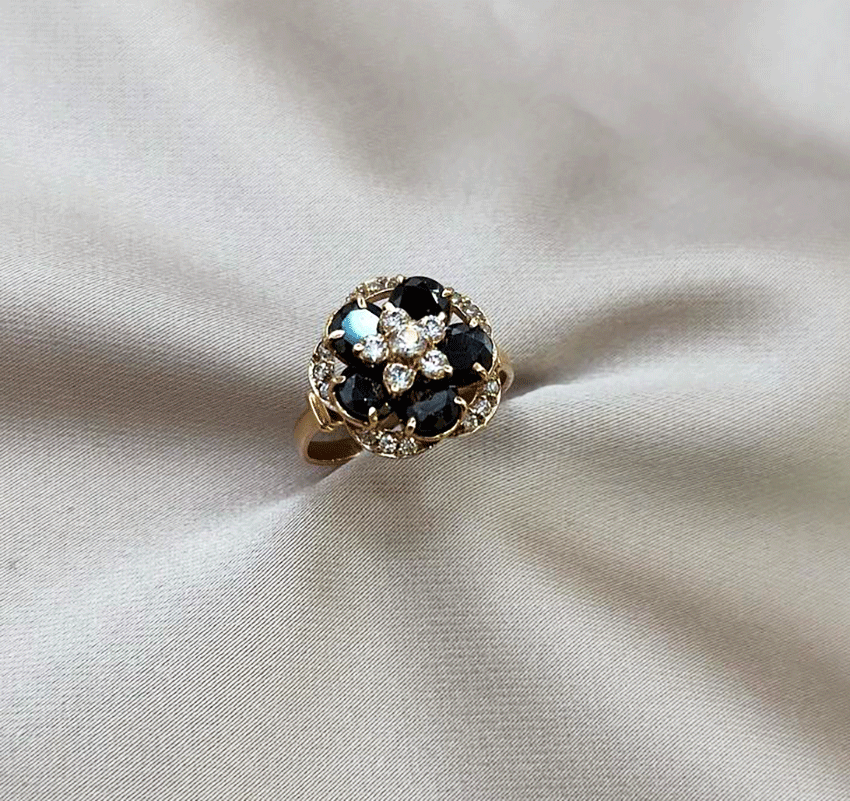 Rose gold ring with zircon