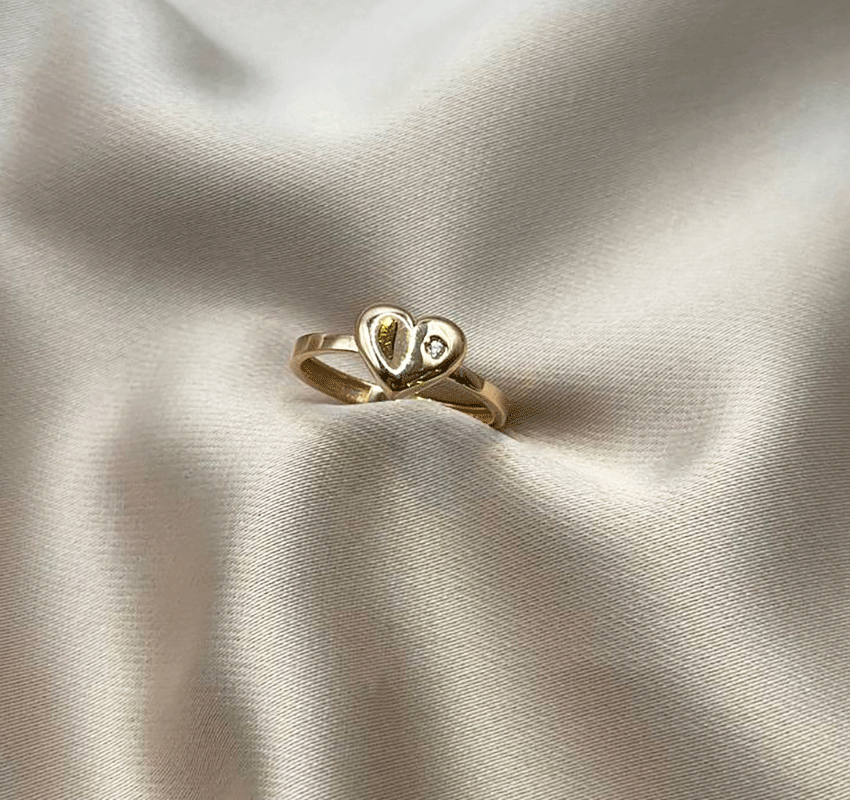 Rose gold ring with zircon