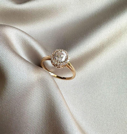 Rose gold ring with zircon