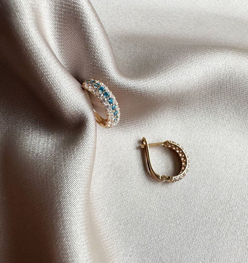 Rose gold earrings with zircon