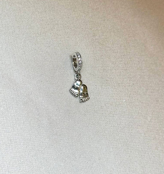 Шарм из серебра с цирконом