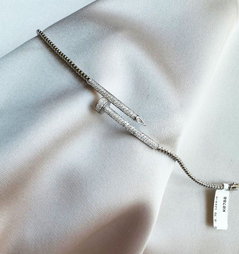 White gold bracelet with a 0.7ct diamond