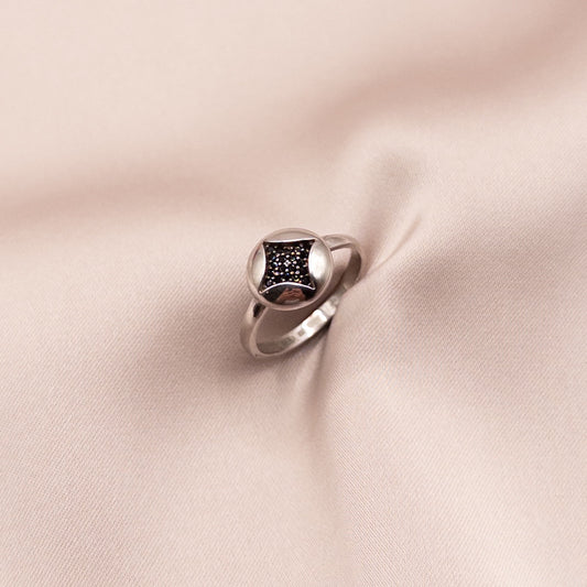 Silver ring with zirconia