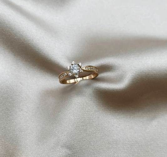 Помолвочное кольцо из розового золота