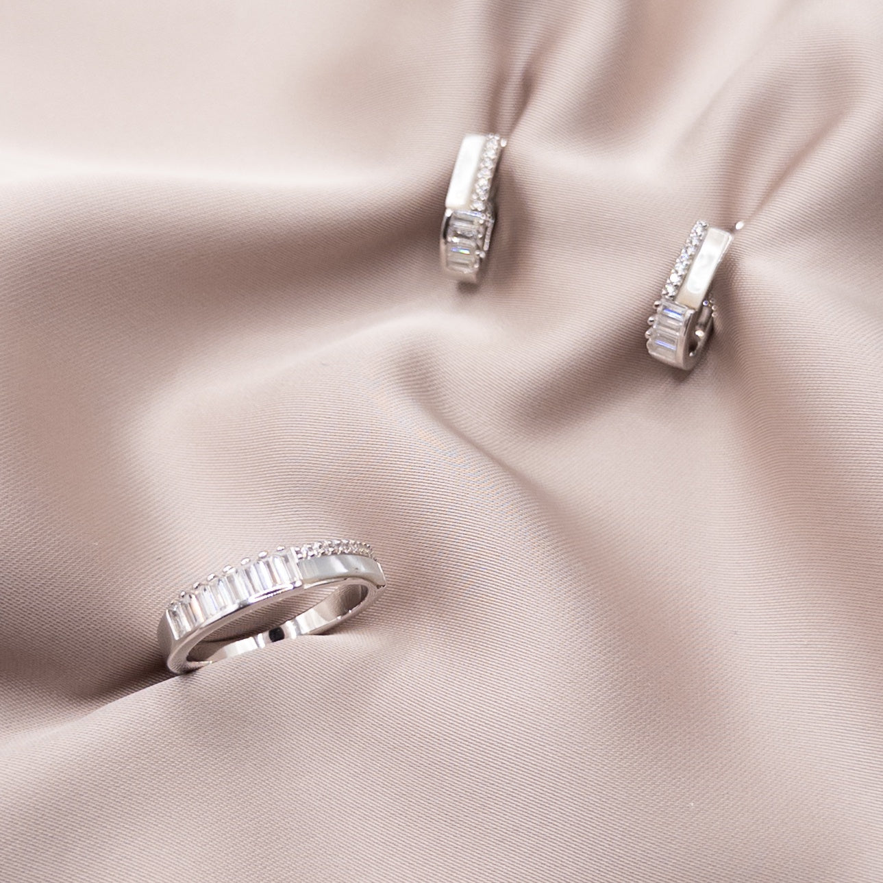 Mother-of-pearl silver set