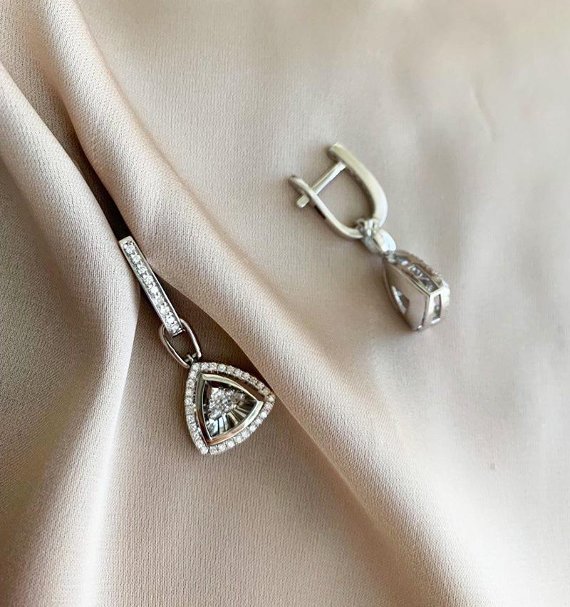 Cercei din aur alb cu diamant de 0,75 ct