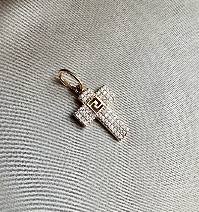 Cruce din aur roz cu zirconiu