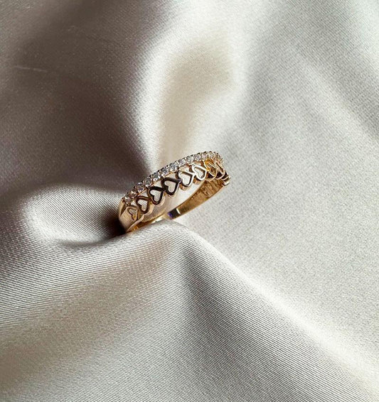 Rose gold ring with zircon