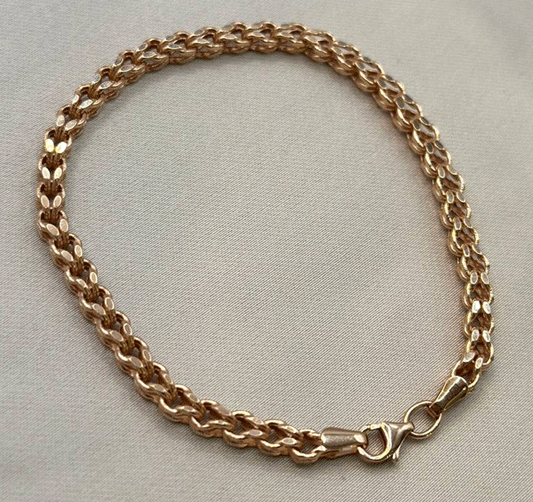 Rose gold bracelet with zircon