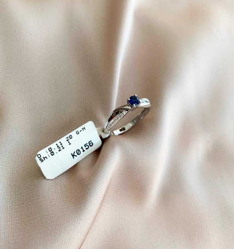 White gold ring with a diamond and 0.32ct sapphire