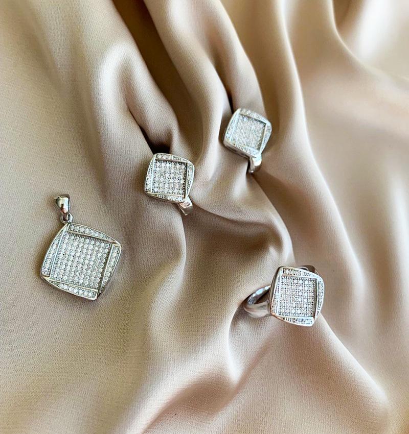 Silver set with cubic zirconia