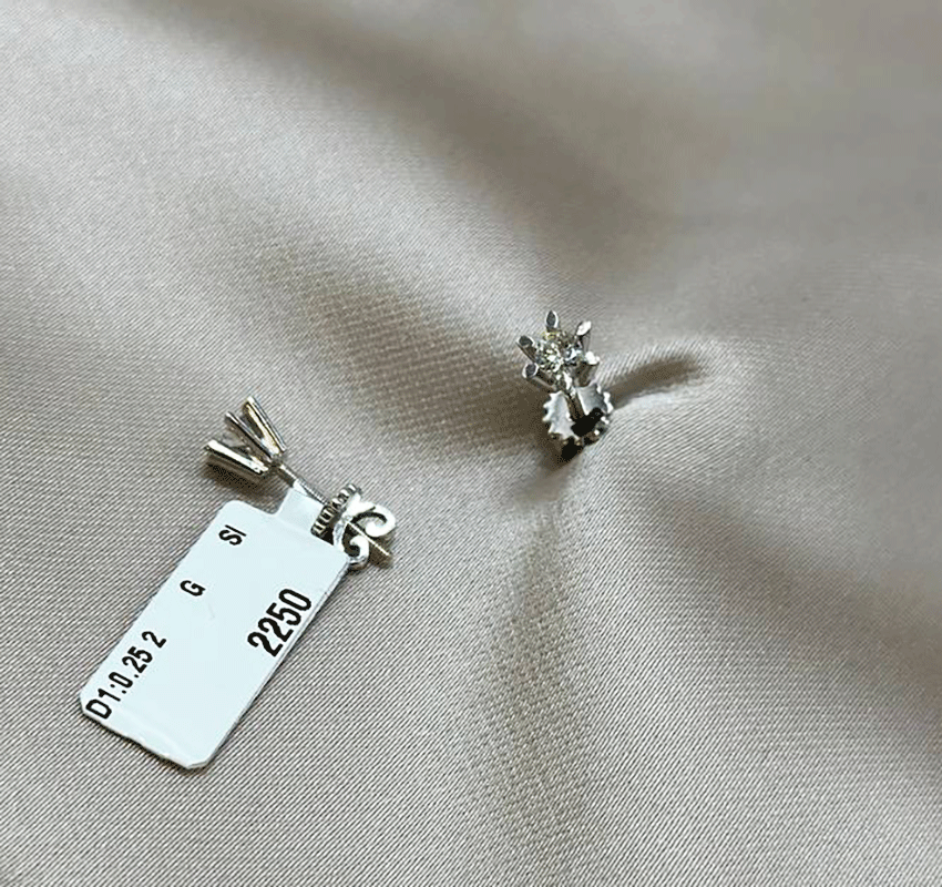 Серьги из белого золота с бриллиантом 0.25ct