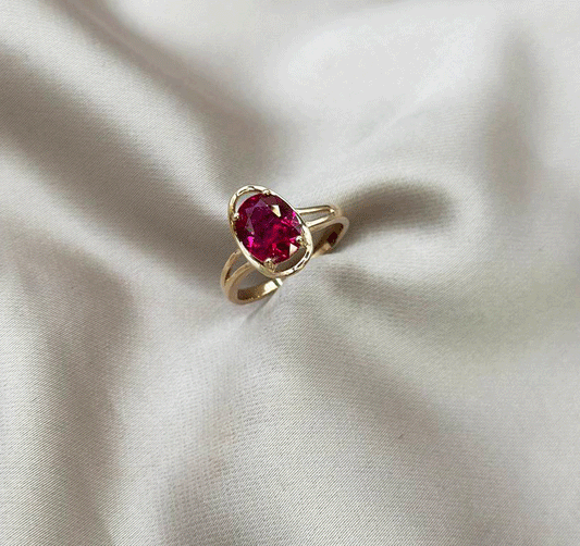 Rose gold ring with cubic zirconia