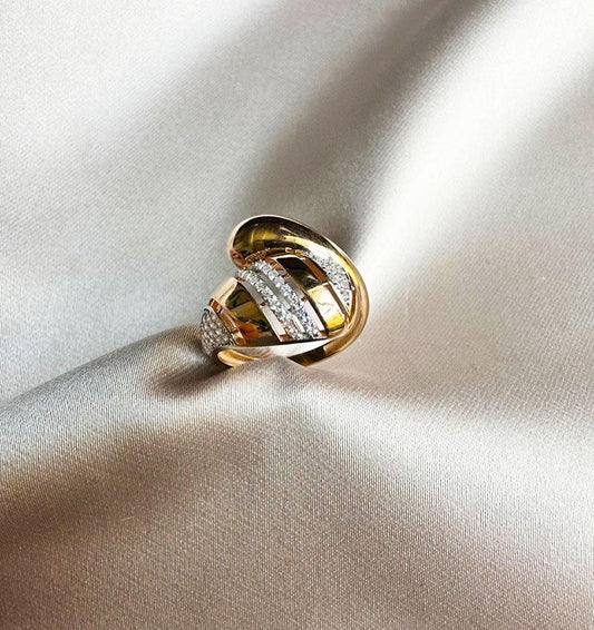 Rose gold ring with zircon