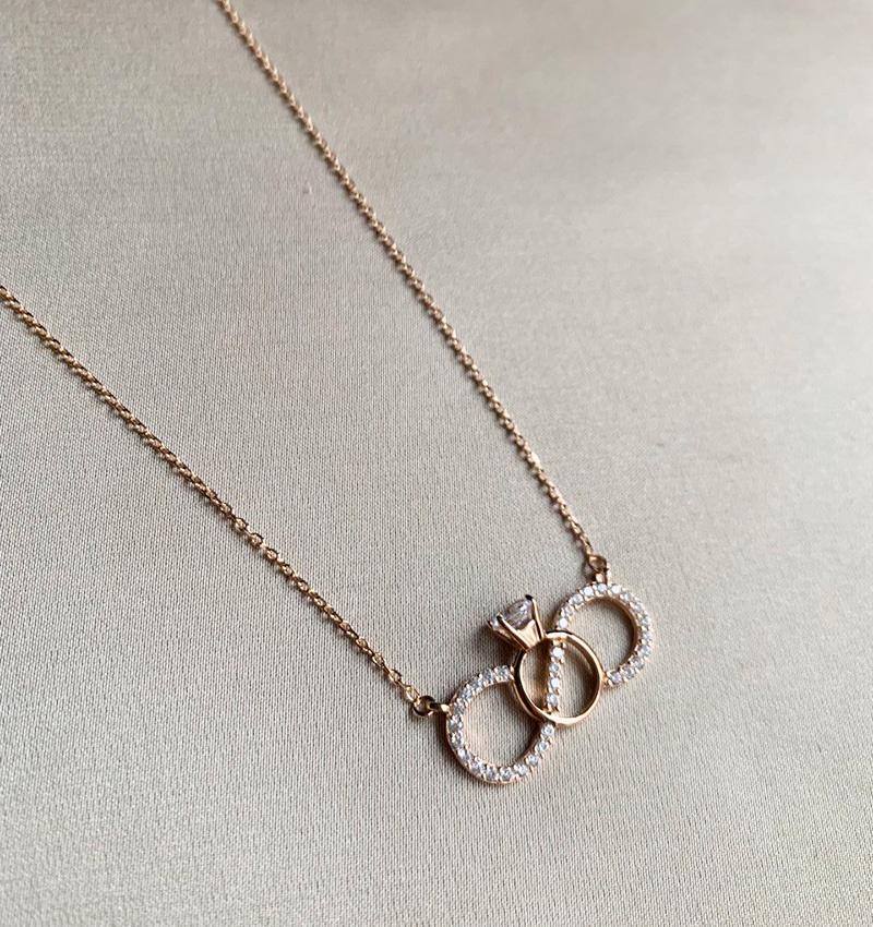 Колье из розового золота