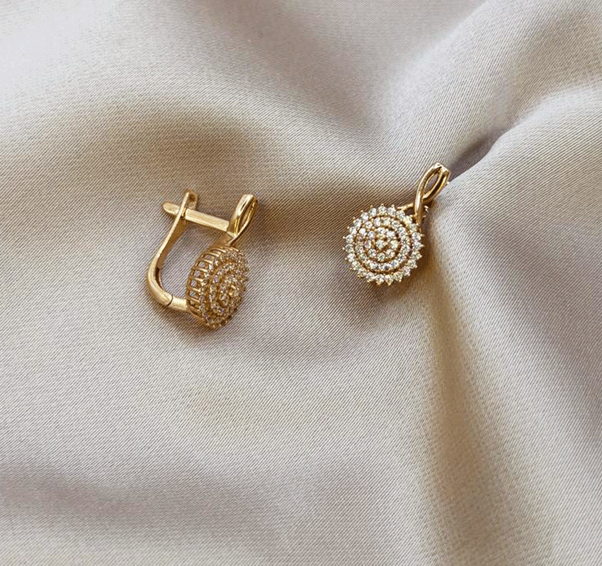 Rose gold earrings with zircon