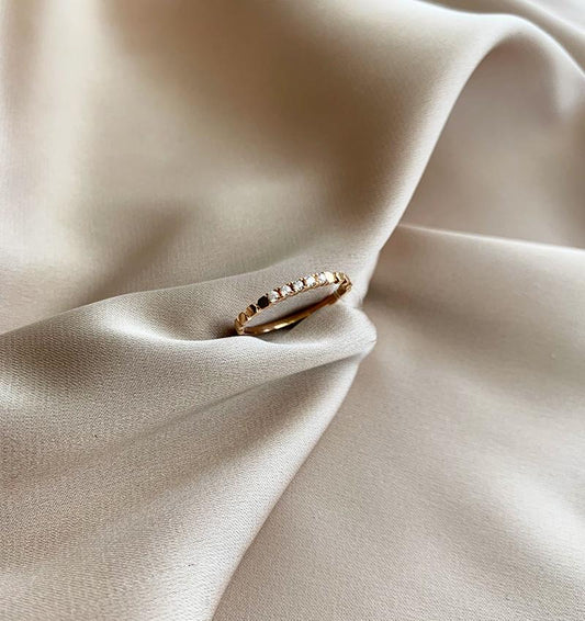 Rose gold ring with zircon