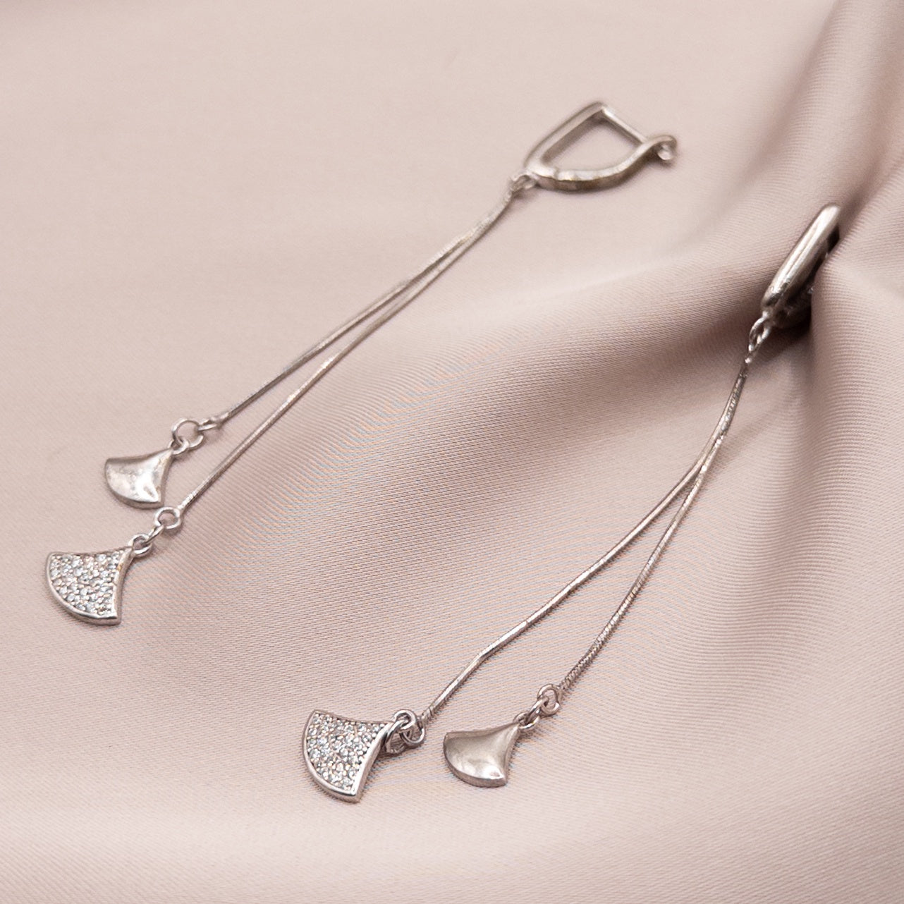 Серьги из серебра с цирконом