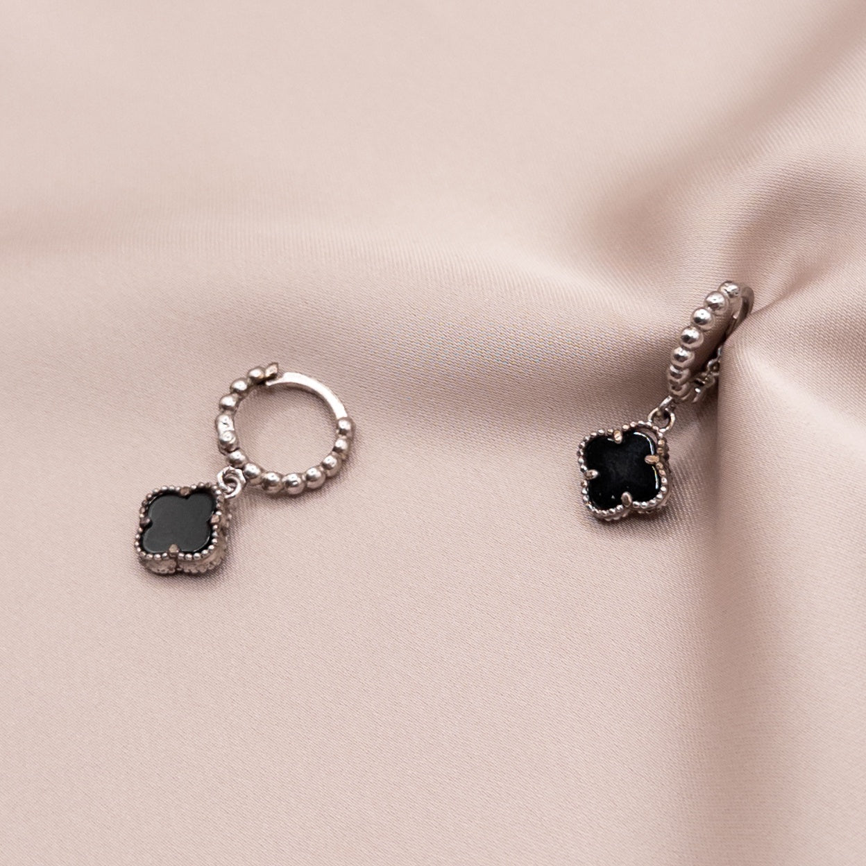 Серьги из серебра с ониксом