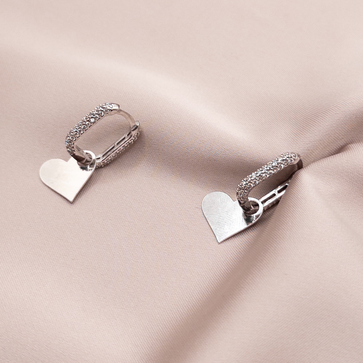 Серьги из серебра с цирконом