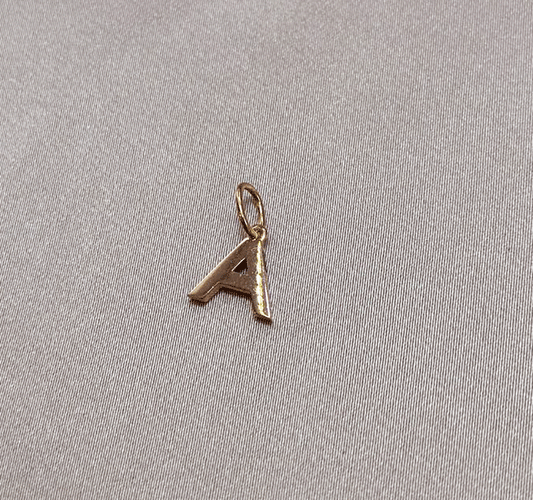 Pandantiv cu literă din aur roz