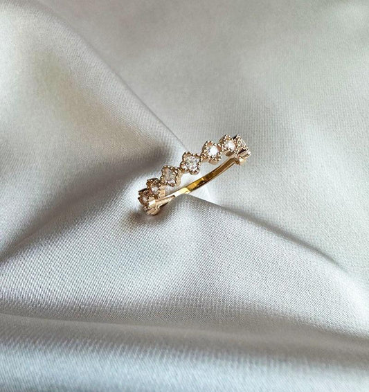 Rose gold ring with zircon