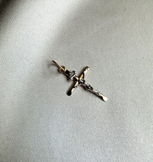 Крестик из розового золота