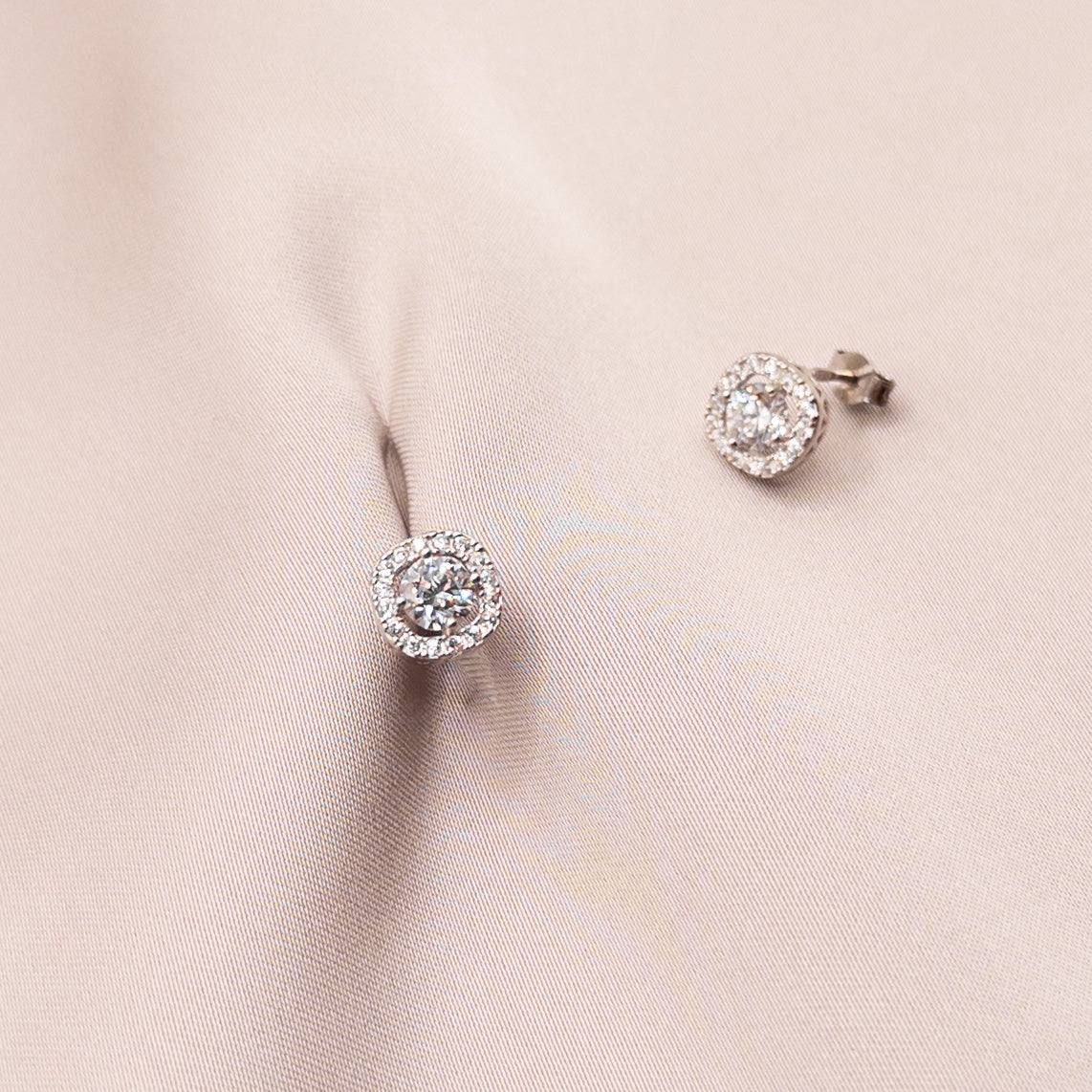 Серьги из серебра с цирконом