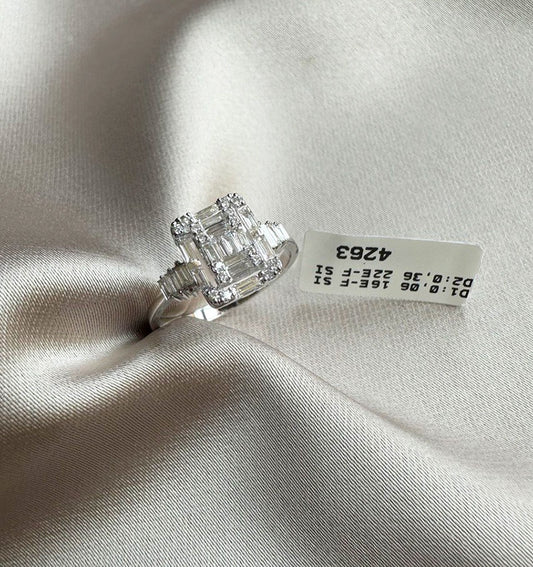 White gold ring with a 0.42ct diamond