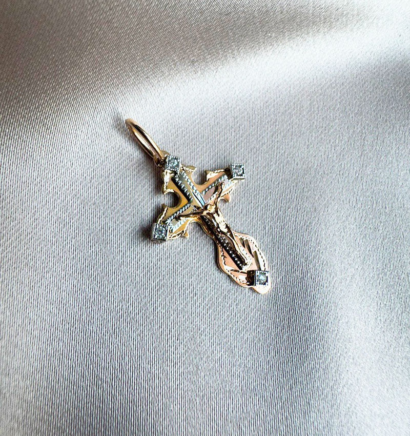 Cruce din aur roz cu zirconiu