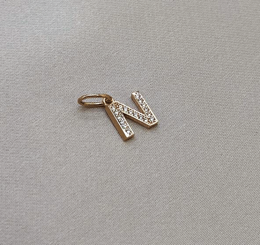 Pandantiv cu literă din aur roz și zirconiu